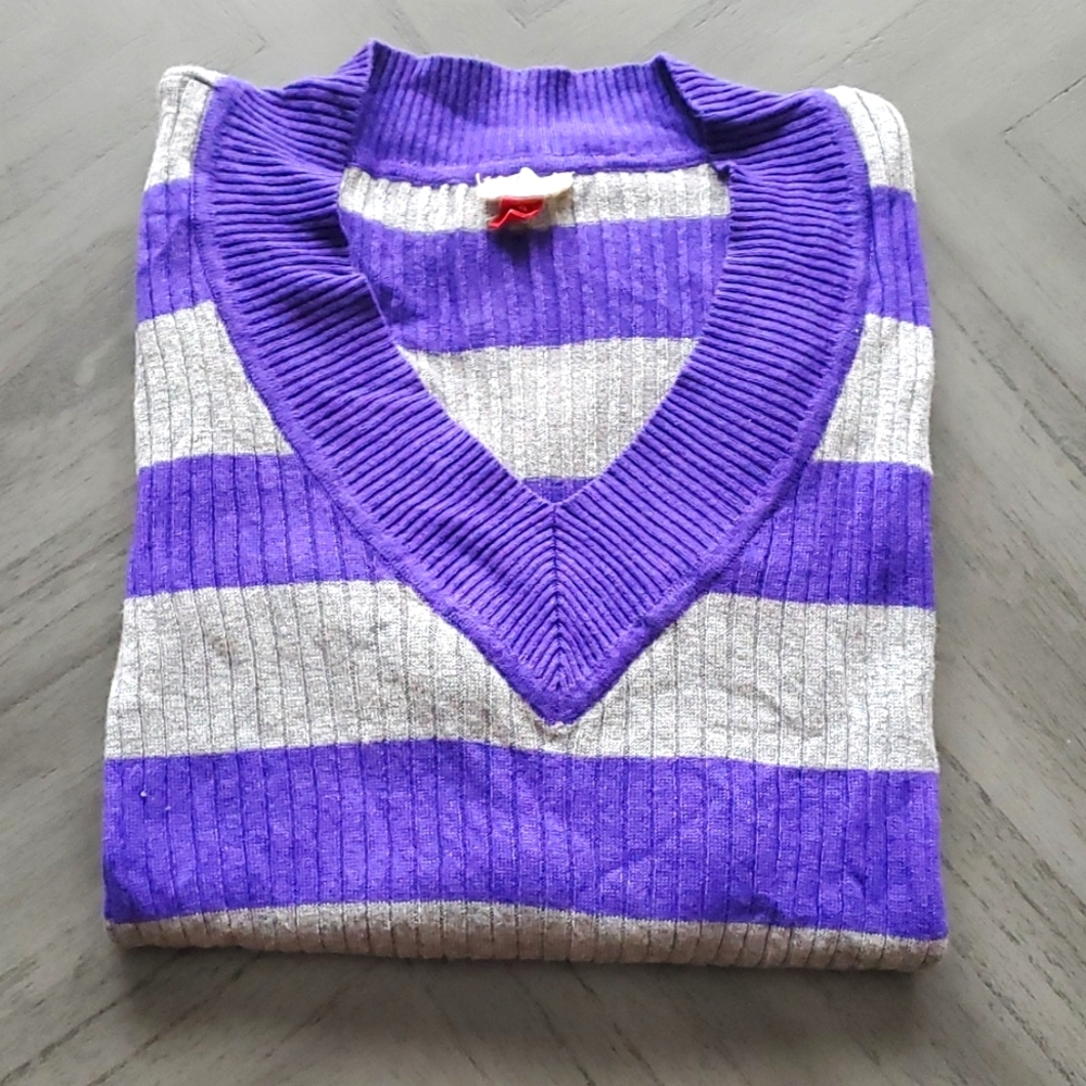 L.E.I Sweater V-Neck - Picture 6 of 6